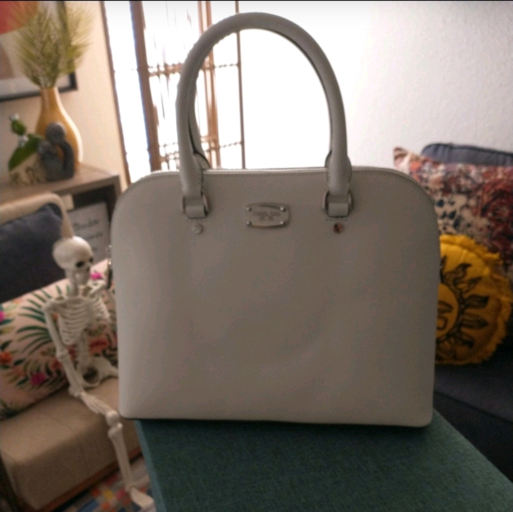 Elegant White Handbag